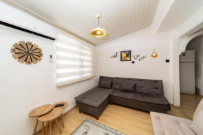 Central Flat with Balcony and Terrace in Muratpasa